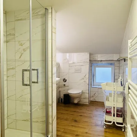 Modern In - Close To Center Apartment *
